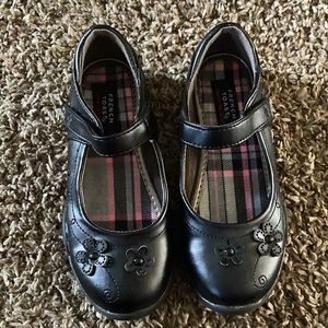 Black Mary Janes girls size 12, worn twice!